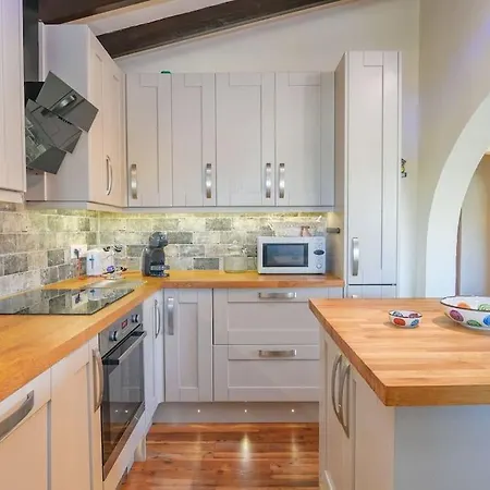 Villa Vinas With Beautiful View