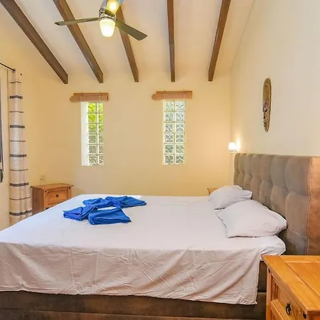 Villa Vinas With Beautiful View *